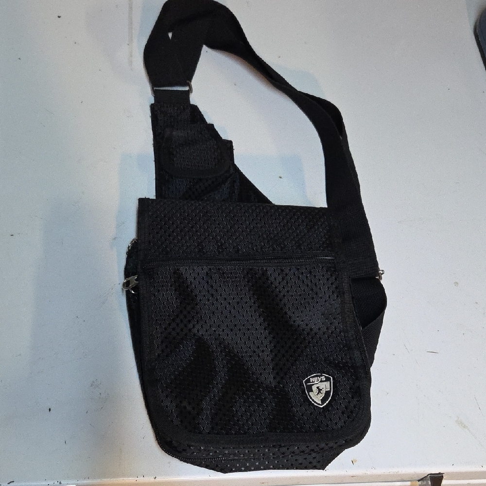 Heys Travelmate Black Crossbody Bag